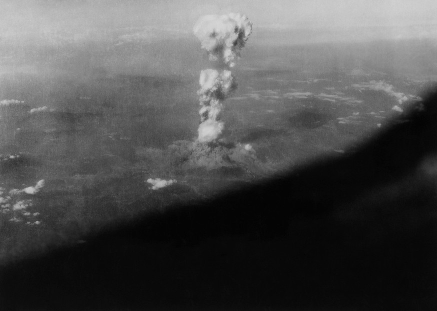 Einschlag der ersten Atombombe auf Hiroshima am 6. August 1945 – zirka 70.000 Menschen waren sofort tot.