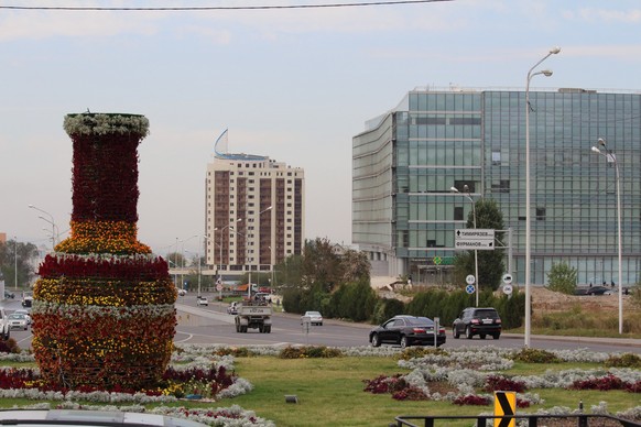 Moderne Häuser, teure Luxusautos: Kasachische Städte wie Almaty befindet sich im Wandel.