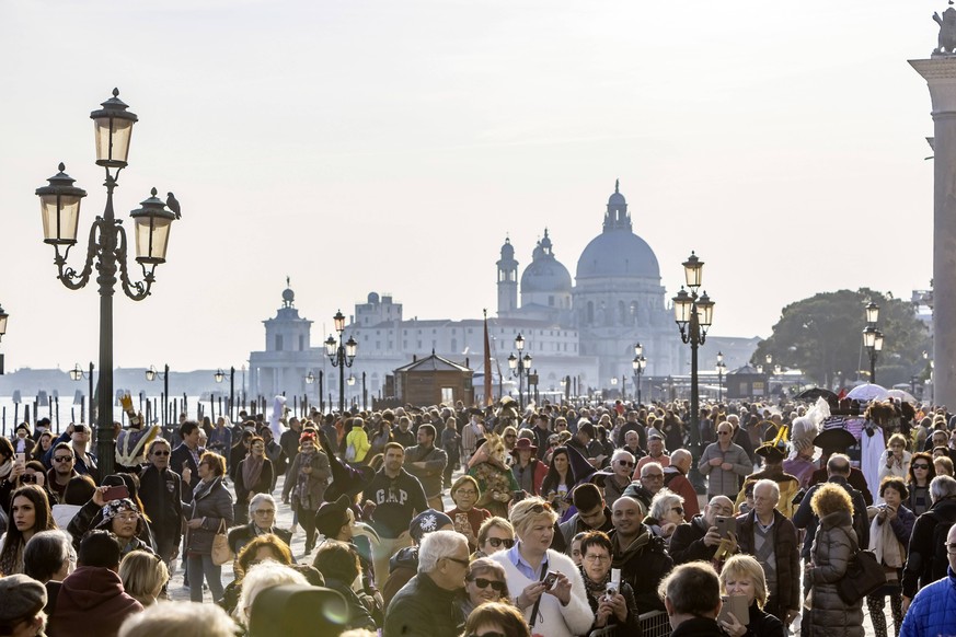 Überfülltes Venedig: Tagestouristen sollen hier künftig Eintritt bezahlen.
