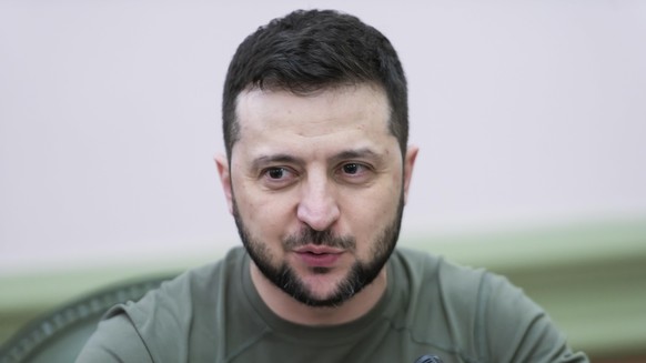 Der ukrainische Präsident: Bis zu 100 tote ukrainische Soldaten an der Front in der Ostukraine.
