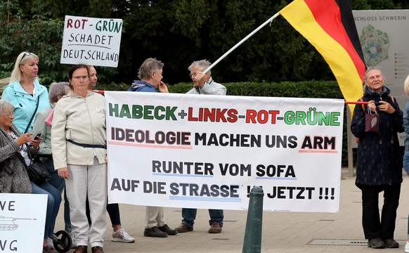 Schwerin, 7. September: AfD-Mitglieder protestieren gegen die Energiepolitik in Bund und Land.