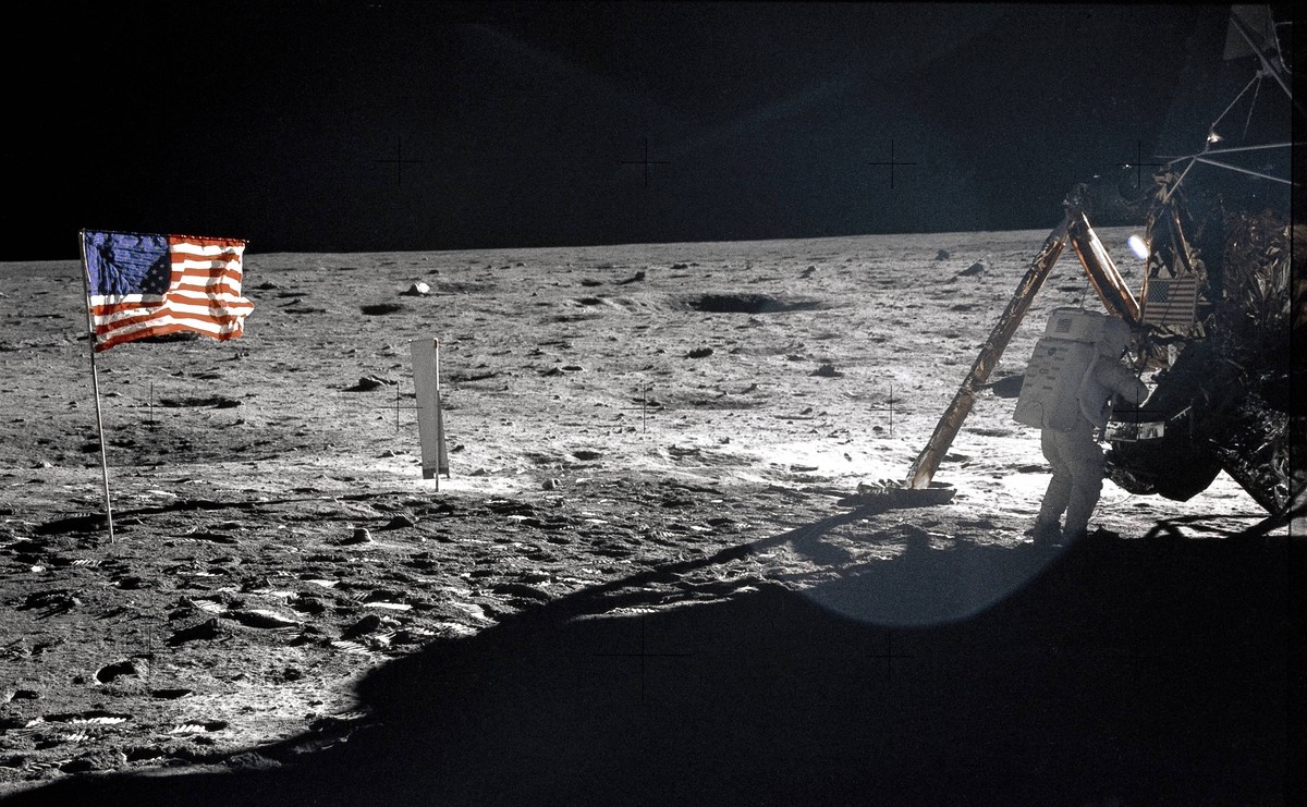 Apollo 11 Astronaut Neil A. Armstrong during July 20, 1969 s history making voyage to the moon and subsequent lunar landing. CA USA PUBLICATIONxINxGERxSUIxAUTxONLY Copyright: xNASAx/xLegacyxCollection ...