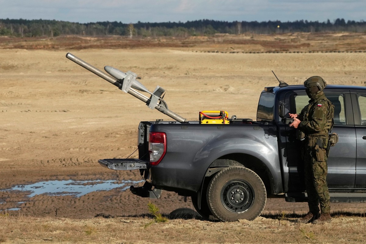 dpatopbilder - 18.11.2025, Polen, Nowa Deba: Das amerikanische Merops-Drohnensystem, das von Polen und Rumänien zur Abwehr russischer Drohnen eingesetzt wird, wird getestet. Foto: Czarek Sokolowski/AP ...