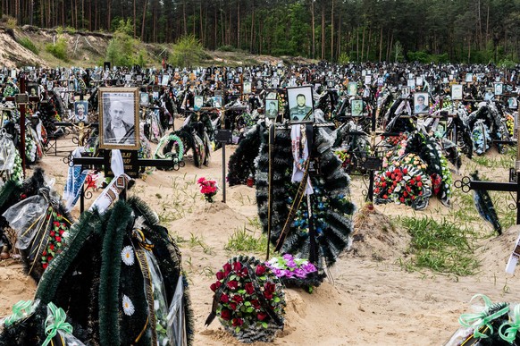 May 15, 2022, Irpin, Ukraine: Wreaths seen on the graveyard with people buried who died during the occupation of Bucha by the Russian military. Irpin Ukraine - ZUMAs197 20220515_zaa_s197_482 Copyright ...