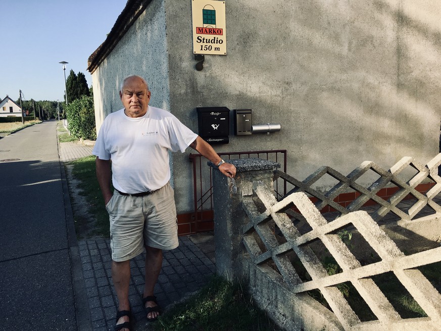 Wolfgang hat sein ganzes Leben auf dem Bau gearbeitet und ärgert sich über "die da oben".