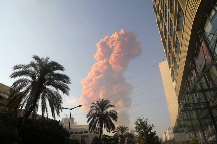 Eine Rauchwolke nach der Explosion in Beirut.