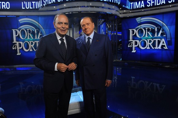 Rom, Italien - TV-Show porta a porta: Silvio Berlusconi, Bruno Vespa PUBLICATIONxNOTxINxITA 0 Silvio Berlusconi in Fernsehsendung Porta a Porta
Rome Italy TV Show Porta a Porta Silvio Berlusconi Brun ...