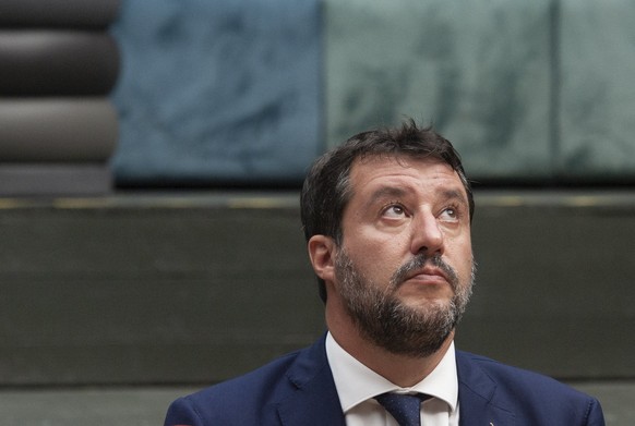 ARCHIV - 03.10.2020, Italien, Catania: Matteo Salvini, ehemaliger Innenminister von Italien, sitzt im Gerichtssaal. In einem Verfahren gegen den ehemaligen italienischen Innenminister Matteo Salvini h ...