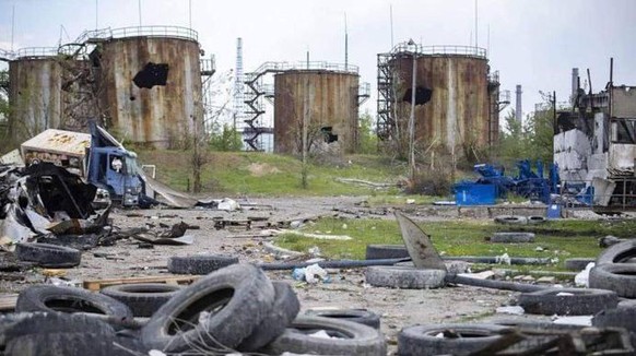 dpatopbilder - HANDOUT - 04.06.2022, Ukraine, Sjewjerodonezk: Dieses von Group DF herausgegebene Handout-Foto zeigt die Chemiefabrik