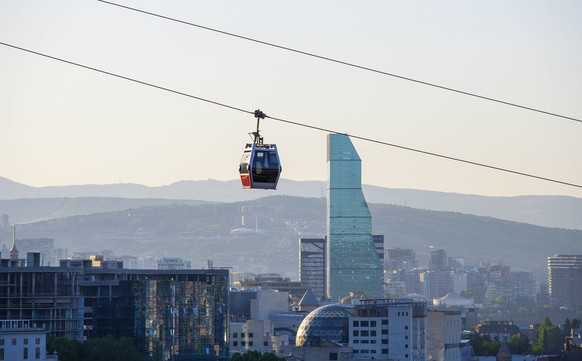 Georgia, Tbilisi, Cable car over old town PUBLICATIONxINxGERxSUIxAUTxHUNxONLY WWF04275