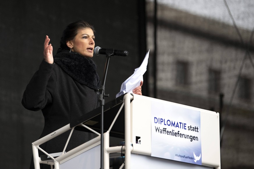 Sahra Wagenknecht - Aufstand fuer Frieden DEU, Deutschland, Germany, Berlin, 25.02.2023 Sahra Wagenknecht Partei die Linke auf der Demonstration der deutschen Friedensbewegung unter dem Motto Aufstand ...