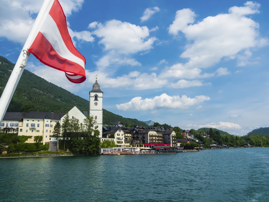Austria, Salzkammergut, Salzburg State, Lake Wolfgangsee, St. Wolfgang, View of Hotel Weisses Roessl PUBLICATIONxINxGERxSUIxAUTxHUNxONLY AMF05579