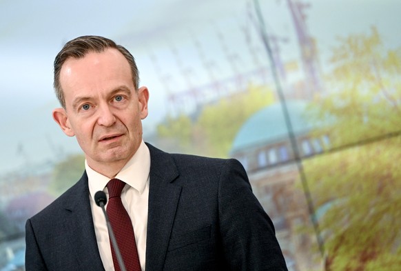 19.12.2022, Berlin: Volker Wissing (FDP,r ), Bundesminister f�r Digitales und Verkehr �u�ert sich zu einer Absichtserkl�rung zur Mobilit�t der Zukunft. Hamburg wird in der Erkl�rung als Metropol-Model ...