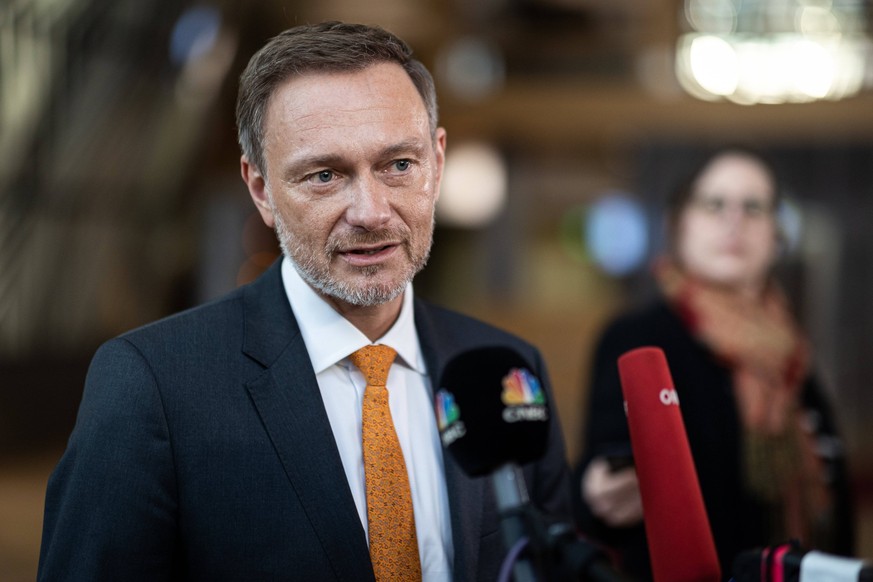 Bundesfinanzminister Christian Lindner zum Doorstep im Rahmen des ECOFIN-Rates in Bruessel, 14.02.2023. Bruessel Belgien *** Federal Minister of Finance Christian Lindner on the Doorstep at the ECOFIN ...