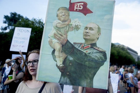Proteste vor dem Weißen Haus in Washington nach Trumps Finnland-Reise
