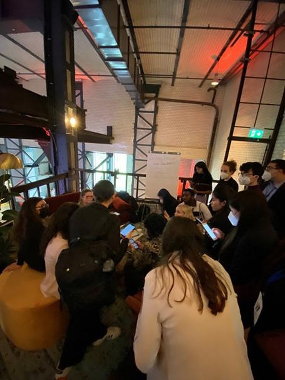 Duta Muda selama sesi brainstorming di Seven Youth Summit.