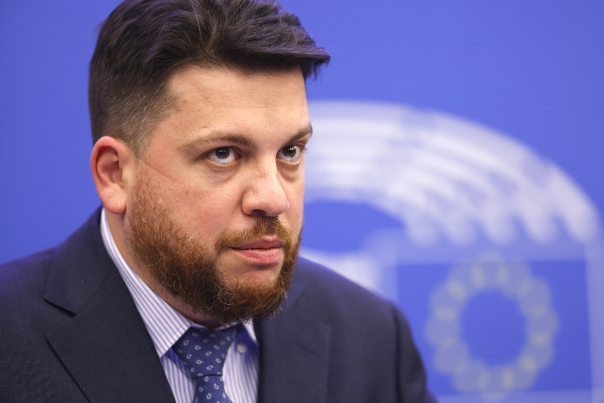 ARCHIV - 15.12.2021, Frankreich, Stra�burg: Leonid Wolkow, enger Mitarbeiter des mittlerweile ums Leben gekommenen Alexej Nawalny, im Europ�ischen Parlament. Der im M�rz im Exil angegriffene Kreml-Geg ...