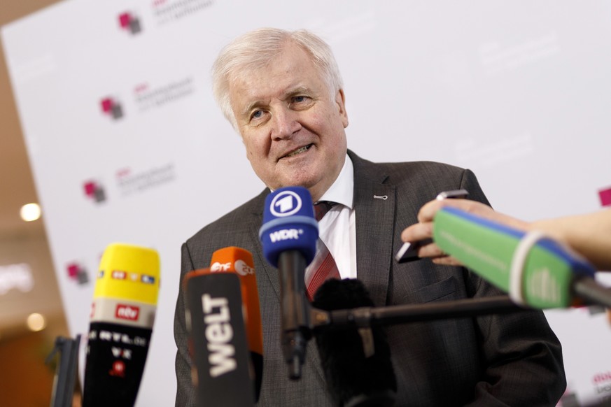 Bundesinnenminister Horst Seehofer hat "Combat 18" verboten.