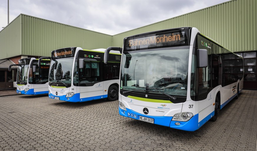 26.03.2019, Monheim, Nordrhein-Westfalen, Deutschland - Busse auf dem Betriebshof der BSM, Bahnen der Stadt Monheim. Monheim Nordrhein-Westfalen Deutschland *** 26 03 2019 Monheim Nordrhein Westfalen  ...