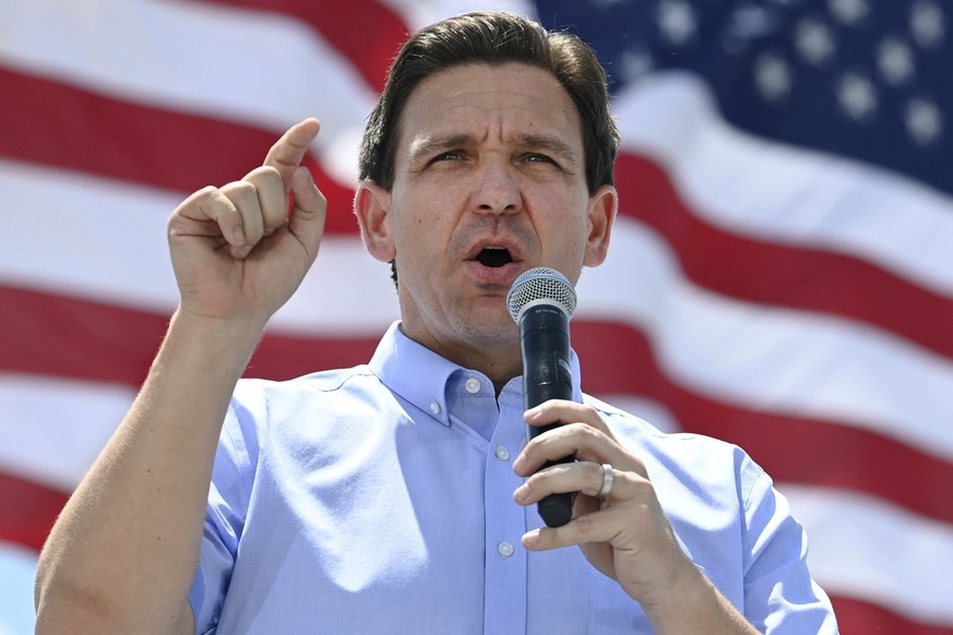 17.06.2023, USA, Gardnerville: Ron DeSantis, Gouverneur von Florida und Präsidentschaftskandidat der Republikaner, spricht bei einem jährlichen Fest auf der Corley Ranch in Gardnerville, Nevada. Foto: ...