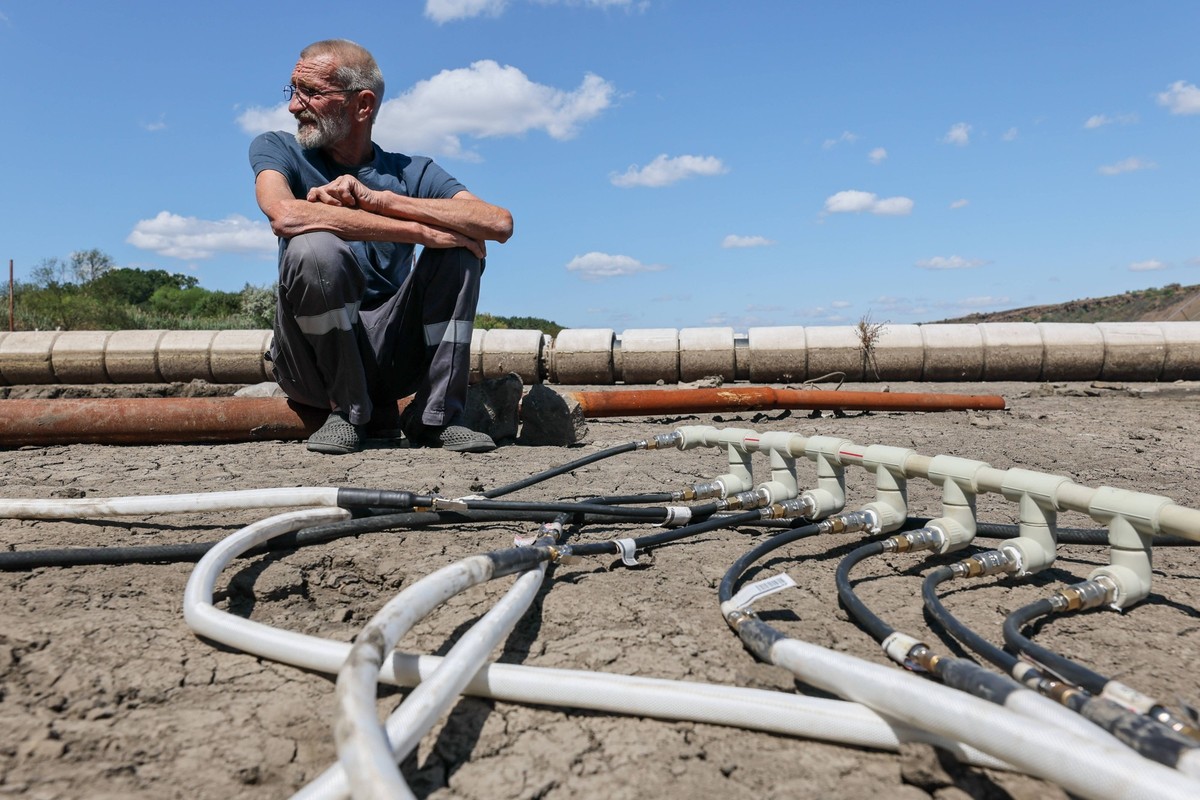 RUSSIA, DONETSK PEOPLE S REPUBLIC - AUGUST 12, 2025: An employee works at a pumping station operated by the Voda Donbassa Water of Donbass government-funded water supply enterprise on the Khanzhenkovs ...