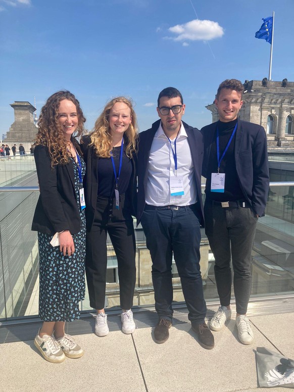 Seven Youth Summit diadakan di Berlin, bukan di Elmau seperti KTT G7. 
