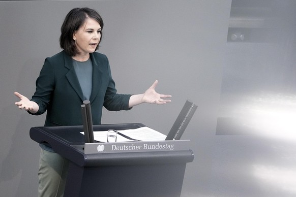 Aktuell,01.06.2022 Berlin, AuÃenministerin Annalena Baerbock (Gruene) im Portrait bei ihrer Rede bei der Debatte zum Thema &#039;Haushaltsdebatte des Auswaertiges Amt&#039; bei der 39. Sitzung des De ...