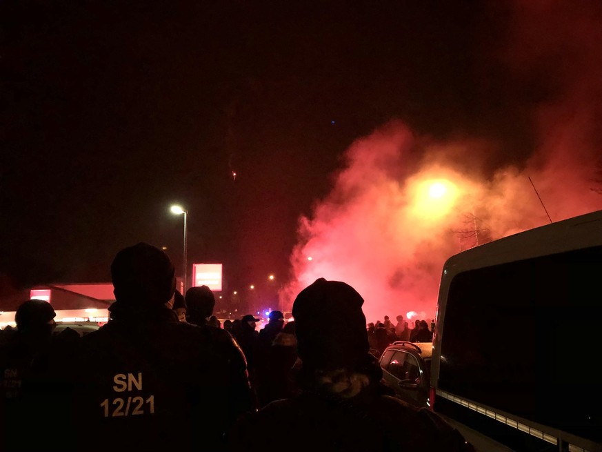 Pyrotechnik erhellte am Montagabend den Himmel über Bautzen.