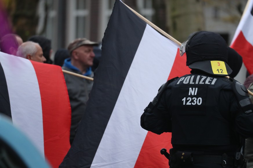 Hannover, NPD-Aufmarsch in Hannover, Neonazis, Demonstration Bereitschaftspolizei, Symbolfoto, *** Hanover, NPD march in Hanover, neo-Nazis, demonstration riot police, symbol photo,