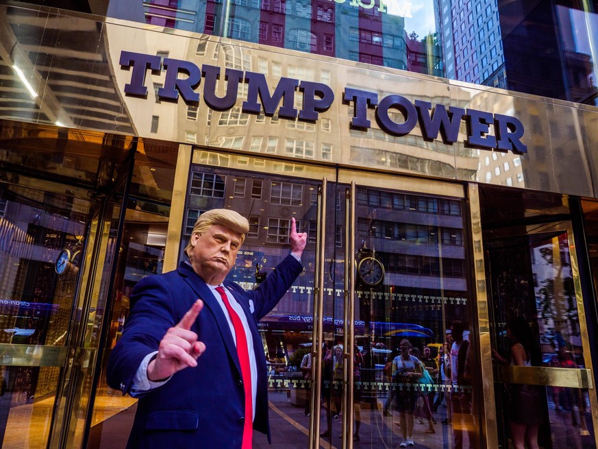 August 3, 2023, New York, New York, US: The scene at Trump Tower on Fifth Avenue NYC as he was being indicted in Washington DC complete with Trump Impersonator and demonstrators. New York US - ZUMAh15 ...