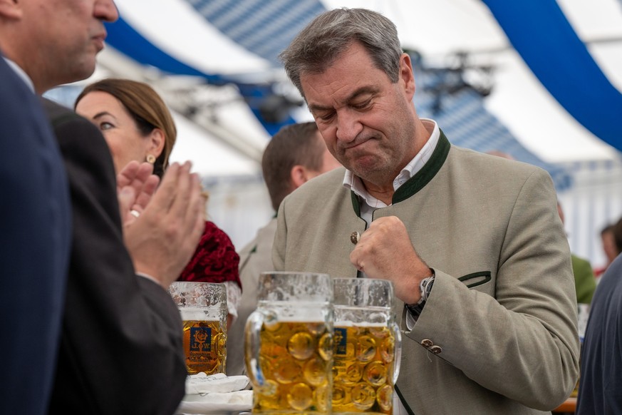 dpatopbilder - 02.09.2023, Bayern, München: Ministerpräsident Markus Söder (CSU) besucht das Aubinger Herbstfest. In der Affäre um ein altes antisemitisches Flugblatt hat Bayerns Vize-Regierungschef A ...