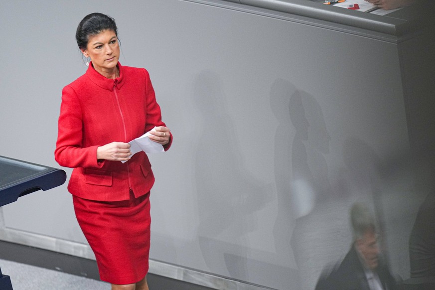 Deutscher Bundestag, 209. Plenarsitzung Regierungserklaerung Dr. Sahra Wagenknecht BSW verlaesst das Rednerpult nach ihrer Rede bei der 209. Sitzung des Deutschen Bundestag in Berlin, 29.01.2025 Berli ...