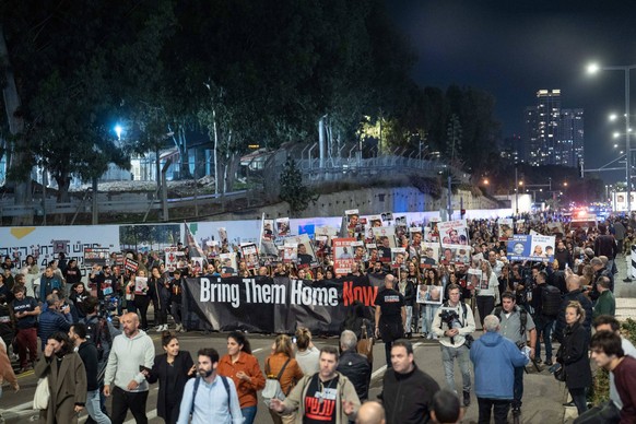 Die Tötung der Geiseln führte zu großen Demonstrationen, wie hier in Tel Aviv.