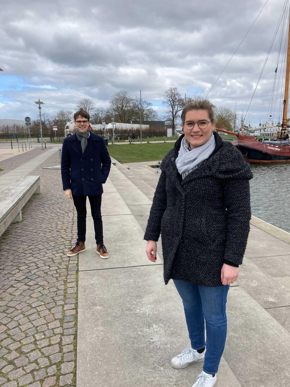 Trafen sich in Greifswald zum ersten Mal persönlich: CDU-Politiker Georg Günther (l.) und seine SPD-Mitbewerberin Anna Kassautzki.