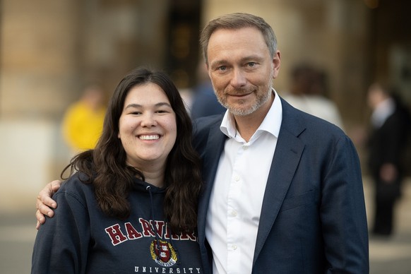 05.11.2022, Hessen, Kassel: Christian Lindner (FDP), Bundesfinanzminister und FDP-Vorsitzender, und Franziska Brandmann, Bundesvorsitzende der Jungen Liberalen, stehen beim 65. Bundeskongress der Jung ...