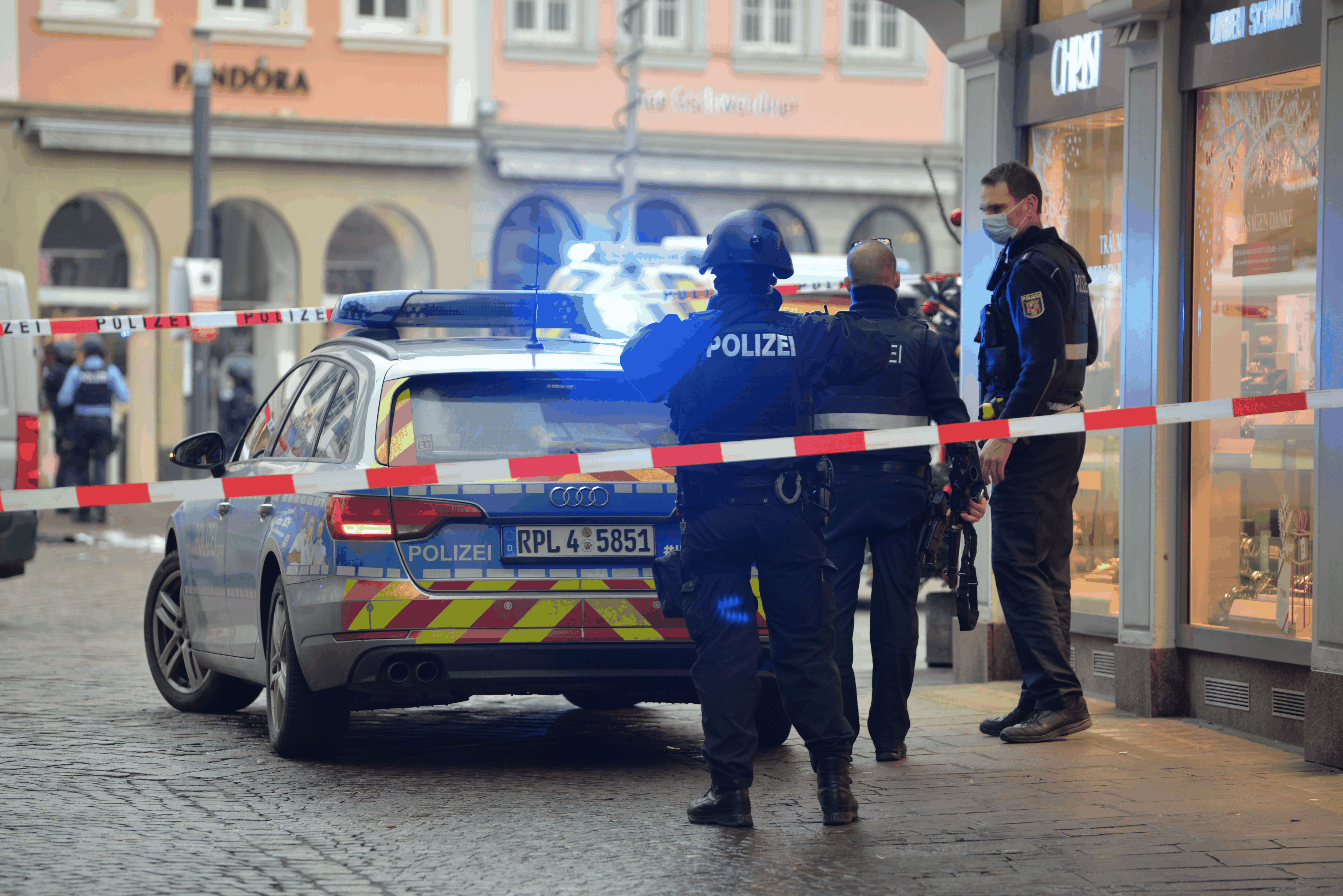 dpatopbilder - 01.12.2020, Rheinland-Pfalz, Trier: Einsatzkr