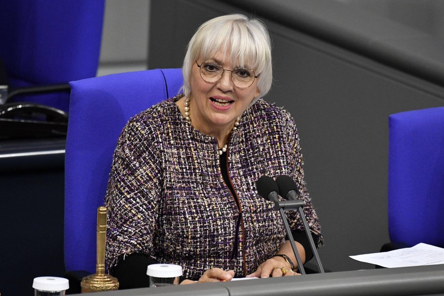 Claudia Roth, Vizepräsidentin des Bundestags, verurteilt Palmers Äußerungen über die Aogo-Affäre.