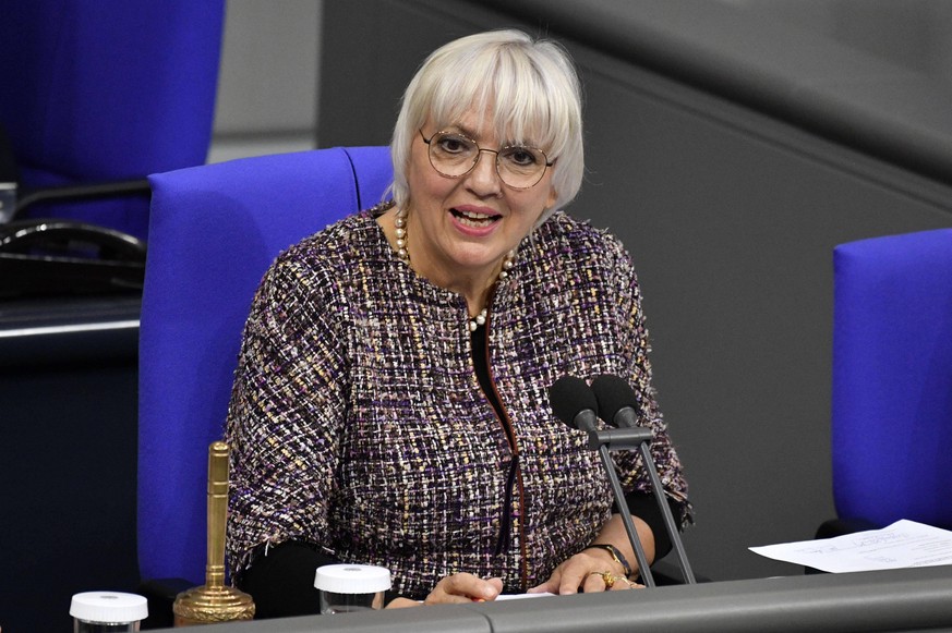 Claudia Roth in der 215. Sitzung des Deutschen Bundestages im Reichstagsgeb