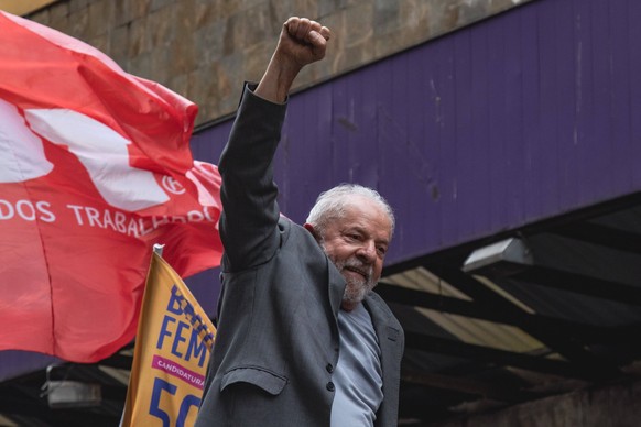 News Bilder des Tages SO PAULO, SP - 01.10.2022: CAMINHADA LULA HADDAD EM SP - Candidates Fernando Haddad PT and Luis Incio Lula da Silva PT participate in the &amp; 39Walk for Victory&amp; 39 in So P ...