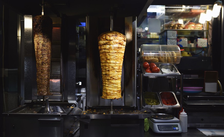 Showcase of street food truck with bbq meat
Döner