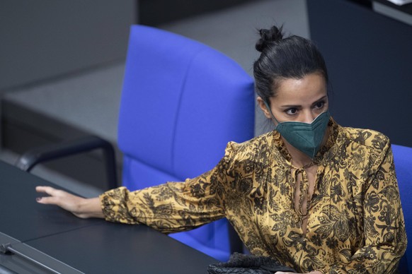 Sawsan Chebli am 8. Dezember 2021 bei der Vereidigung der Bundesregierung im Deutschen Bundestag.