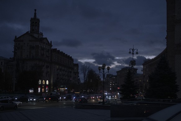 Viele Menschen in der Ukraine müssen aktuell stundenlang ohne Strom auskommen.