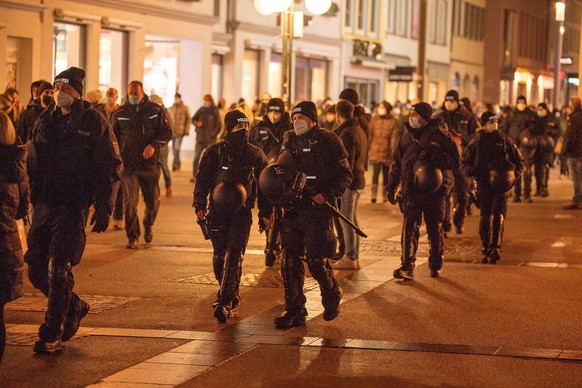 Reutlingen Aktuell, Coronademo, Demonstration gegen die Corona Massnahmen, gegen die Regierung, angemeldete Demonstration, 15.01.2022 Polizei, Aktuell, Coronademo, Demonstration gegen die Corona Massn ...