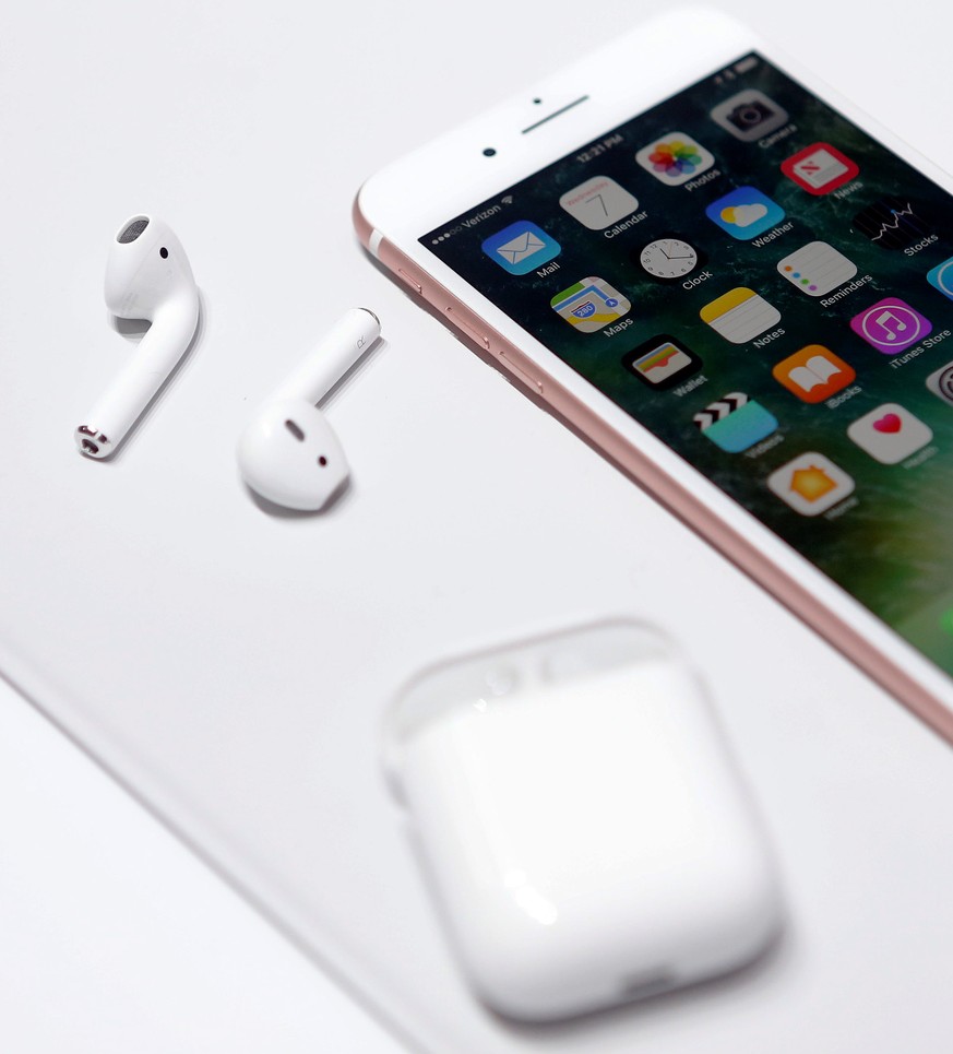 FILE PHOTO: The Apple iPhone 7 and AirPods are displayed during an Apple media event in San Francisco, California, U.S. September 7, 2016. Reuters/Beck Diefenbach/File Photo