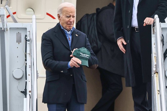 January 15, 2024, Philadelphia, Pa, United States of America: President JOE BIDEN disembarked from Air Force I and pose for a photo while holding a Philabundance hat Monday, Jan. 15, 2024 at Philadelp ...