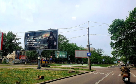 Ein russischer Ork auf einem Plakat in Mykolajiw