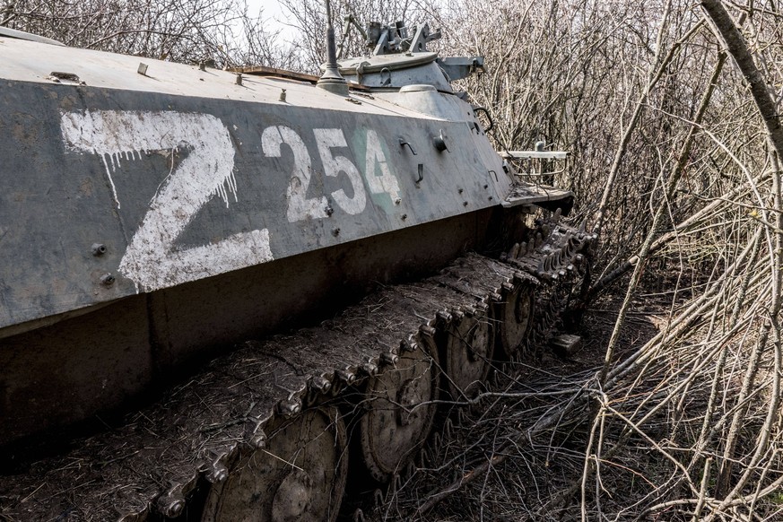 Ukraine. Mykolaiv Villages on the southern front line War Ukraine Russia In the photo destroyed Russian war vehicles and tanks distinguished by Z Mykolaiv - 2022-03-31, Carlo Cozzoli ps the photo can  ...