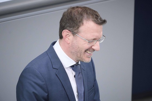 Plenarsitzung im Bundestag in Berlin Jan-Marco Luczak CDU w�hrend der Sitzung des Deutschen Bundestags am 31.05.2022 in Berlin. Berlin Bundestag Berlin Deutschland *** Plenary session in the Bundestag ...