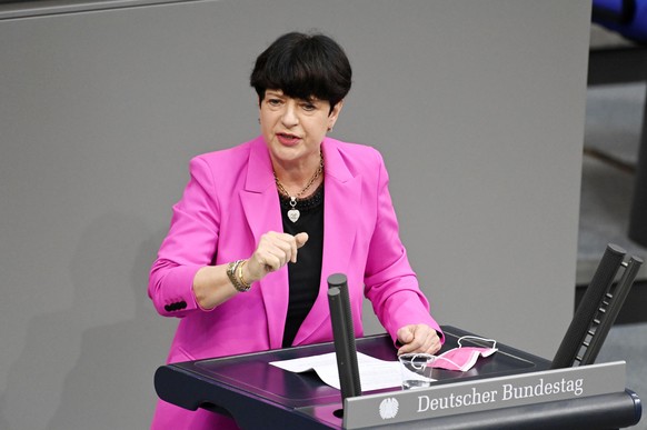 Christine Aschenberg-Dugnus in der 2. Sitzung des Deutschen Bundestages im Reichstagsgebäude. Berlin, 11.11.2021