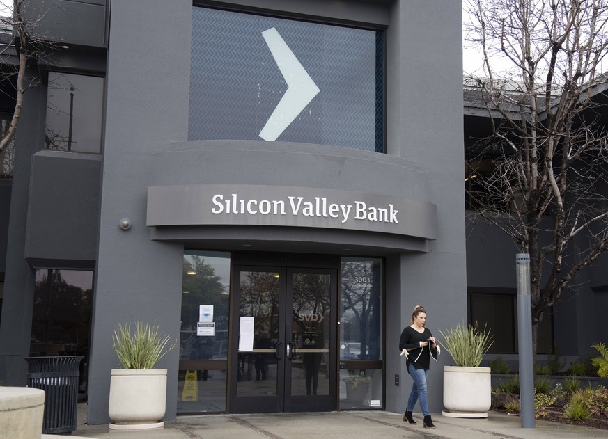 230311 -- SAN FRANCISCO, March 11, 2023 -- A woman leaves the headquarters of the Silicon Valley Bank SVB in Santa Clara, California, the United States, March 10, 2023. SVB, the 16th largest bank in t ...